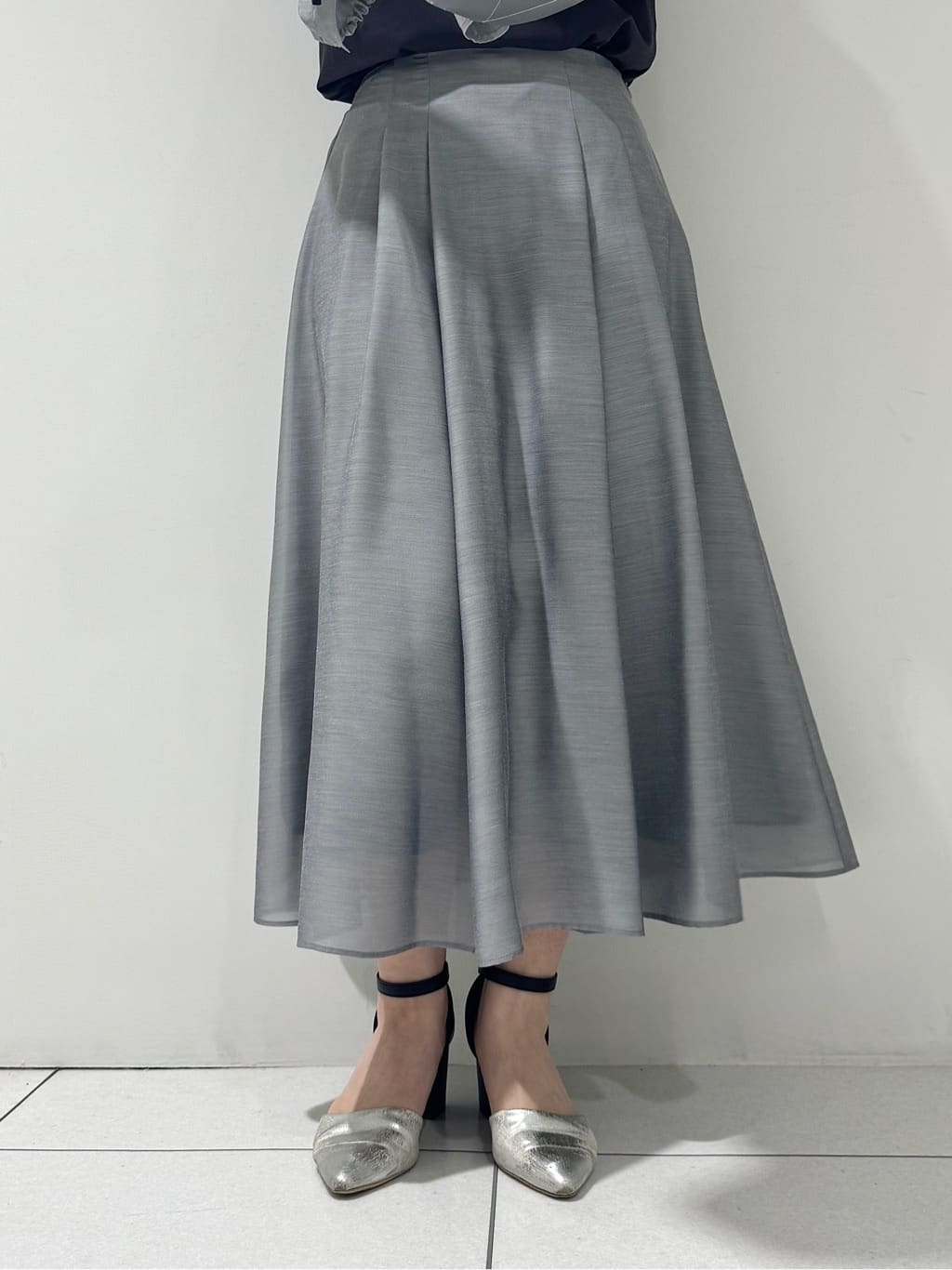 そんさんの「INDIVI｜【接触冷感／洗える／2WAY】ドロスト付 シアーシャンブレーシャツ」を使ったコーディネート