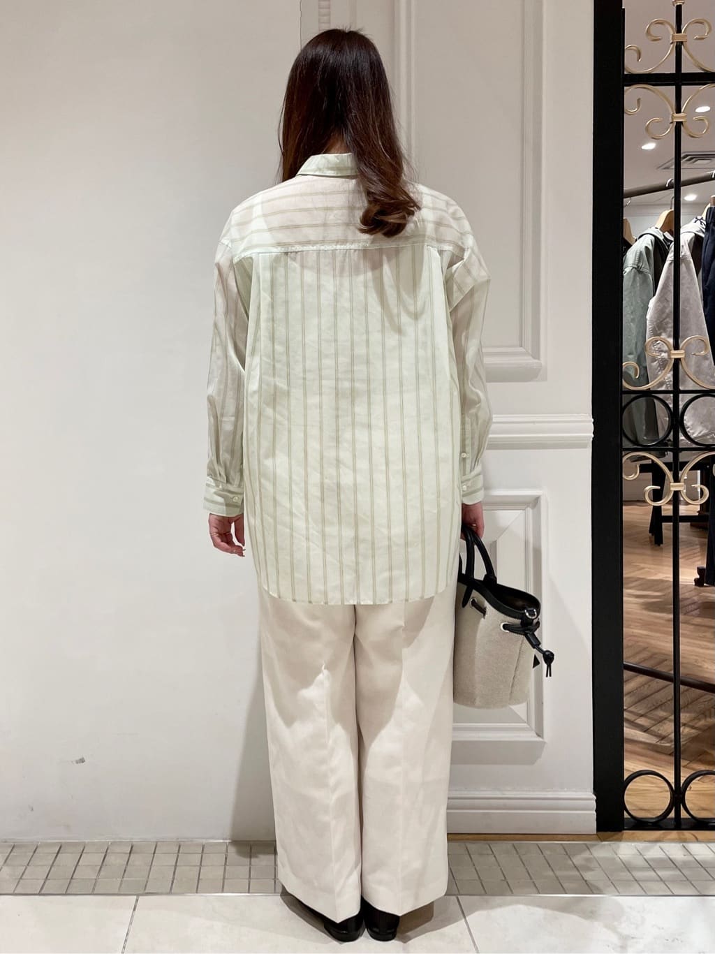 minowaさんの「DRESSTERIOR｜シアー ストライプシャツ」を使ったコーディネート
