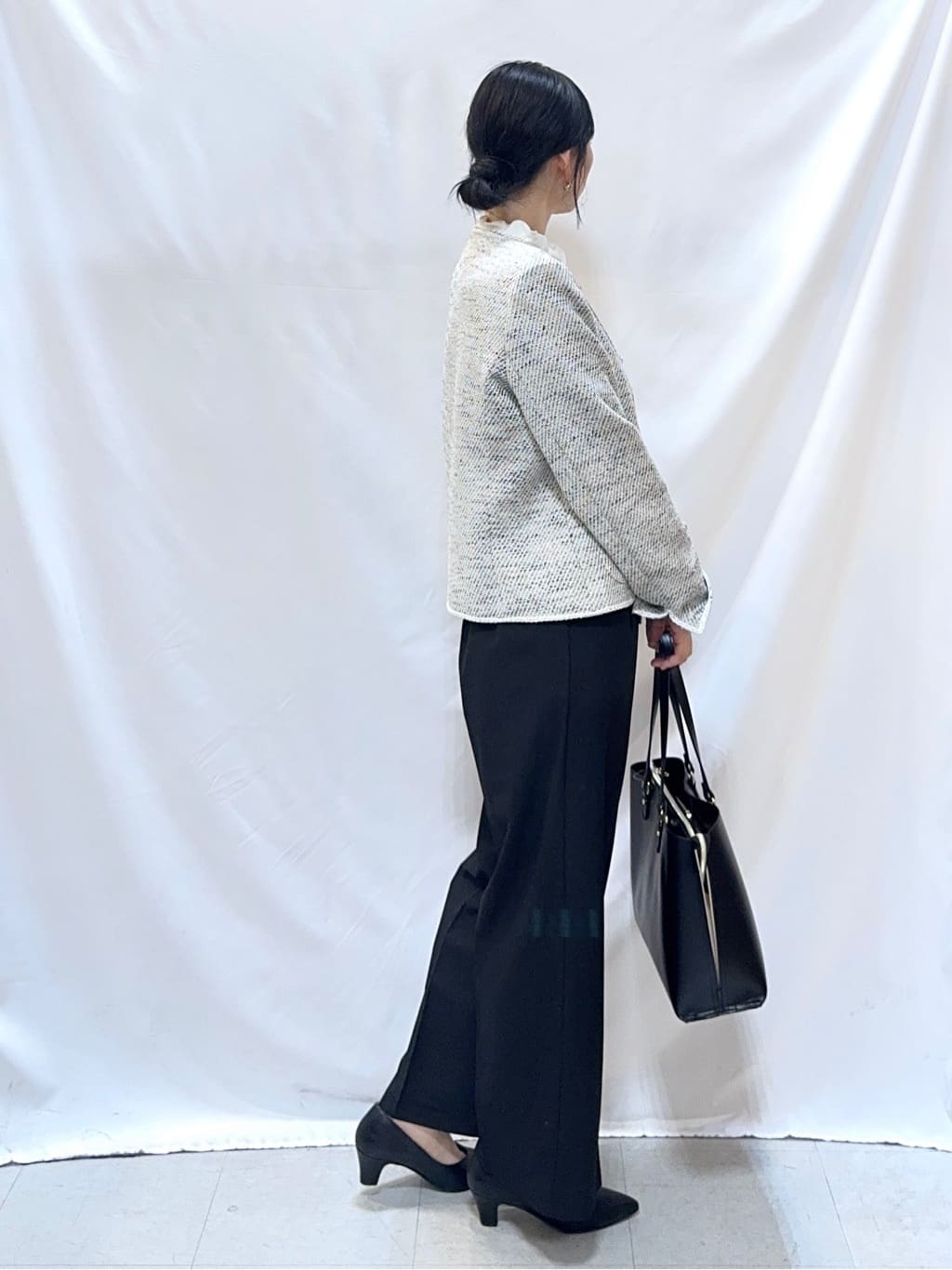 𝐇𝐢𝐫𝐨𝐦𝐢さんの「SHOO･LA･RUE｜【洗濯機可】上品で華やか スタンドフリルブラウス」を使ったコーディネート
