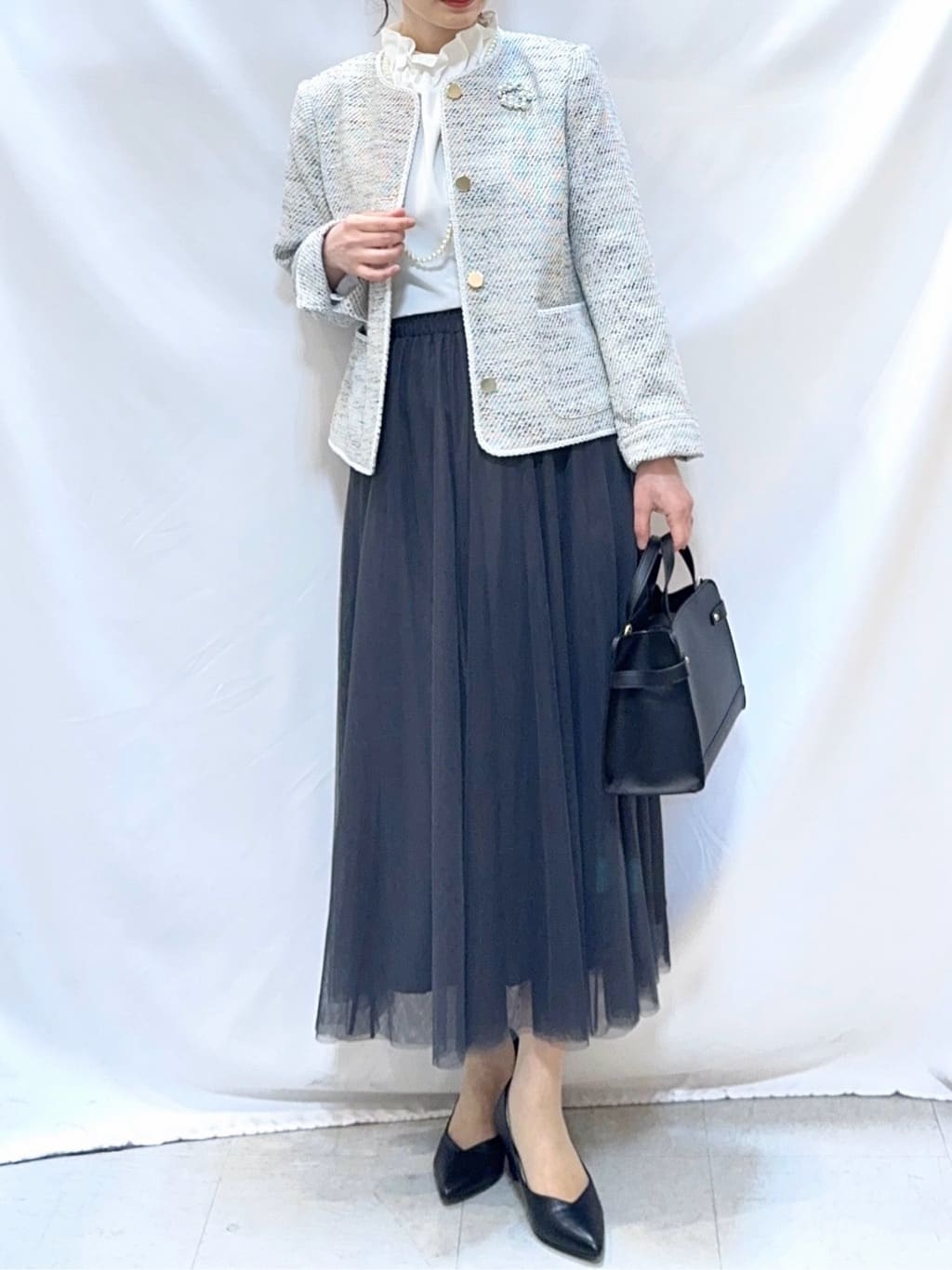 𝐇𝐢𝐫𝐨𝐦𝐢さんの「SHOO･LA･RUE｜【洗濯機可】上品で華やか スタンドフリルブラウス」を使ったコーディネート