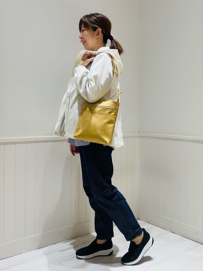 Kyonさんの「SHOO･LA･RUE｜【8ポケット/ギフトにも】すっきり見えのショルダーバッグ」を使ったコーディネート