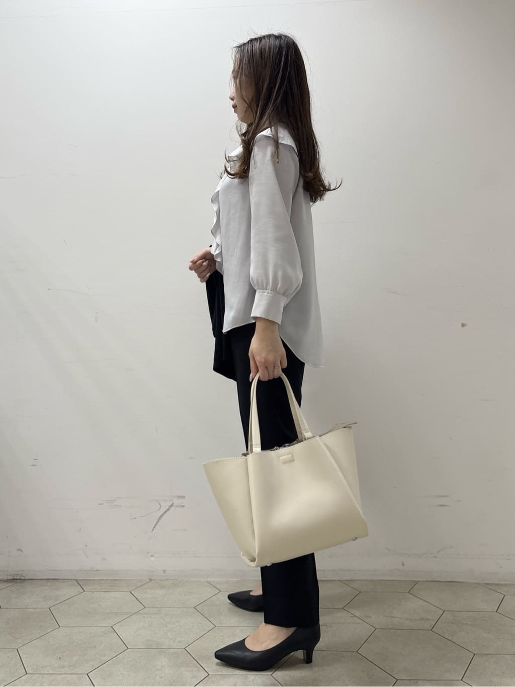 kahoさんの「INDIVI｜【洗える】ラッフルサテンブラウス」を使ったコーディネート