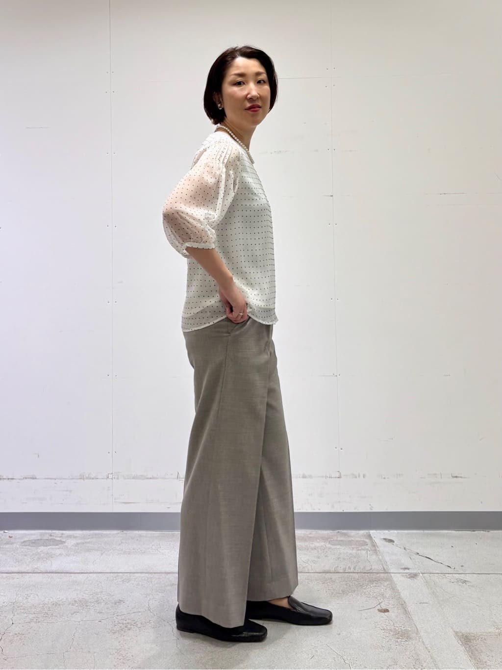yuriさんの「INDIVI｜フロッキードットブラウス」を使ったコーディネート
