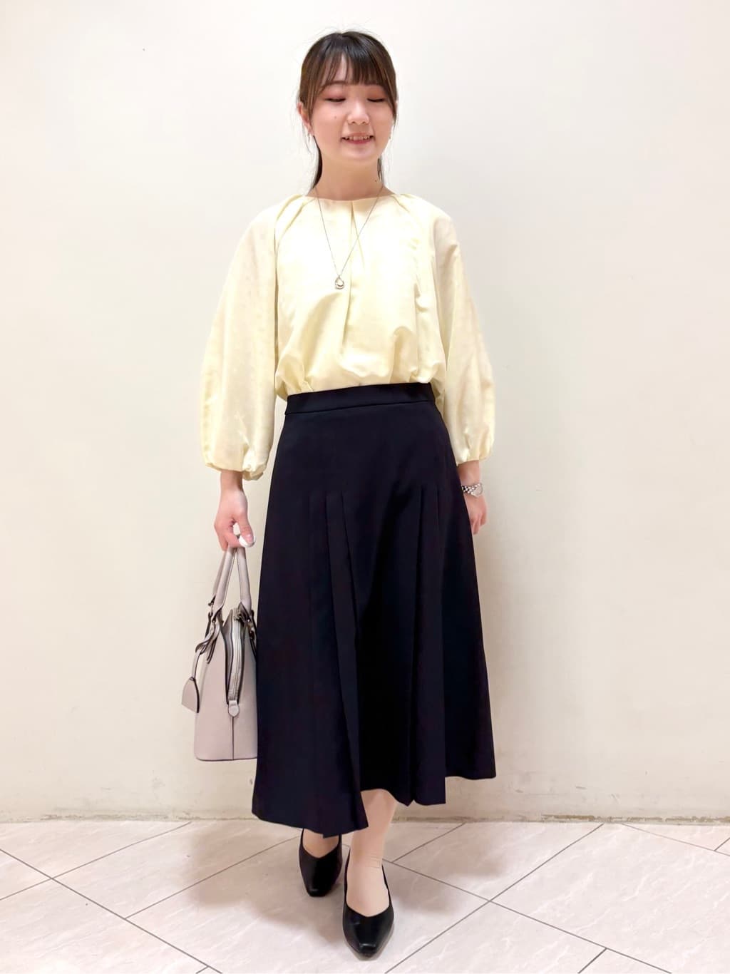 mikiさんの「Reflect｜【接触冷感】ボリュームスリーブサテンジャカードブラウス」を使ったコーディネート