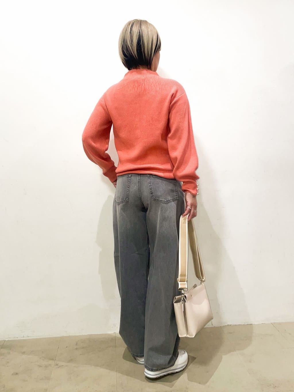 Ricoさんの「SHOO･LA･RUE｜【SHOO・LA・RUE DENIM/高レビュー】ゆるっと決まる こなれカーブデニムパンツ」を使ったコーディネート
