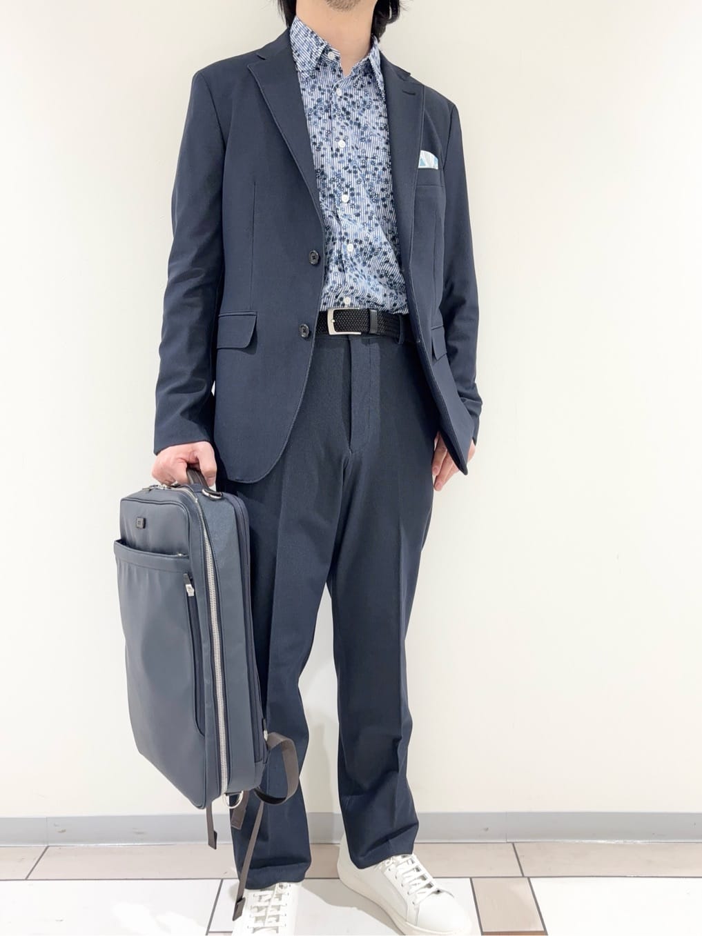 及川さんの「TAKEO KIKUCHI｜ストライプ小花 長袖シャツ」を使ったコーディネート