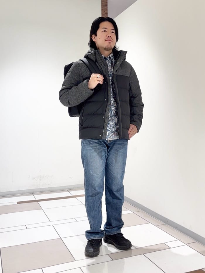 及川さんの「TAKEO KIKUCHI｜カラーコンビ ダウンブルゾン」を使ったコーディネート
