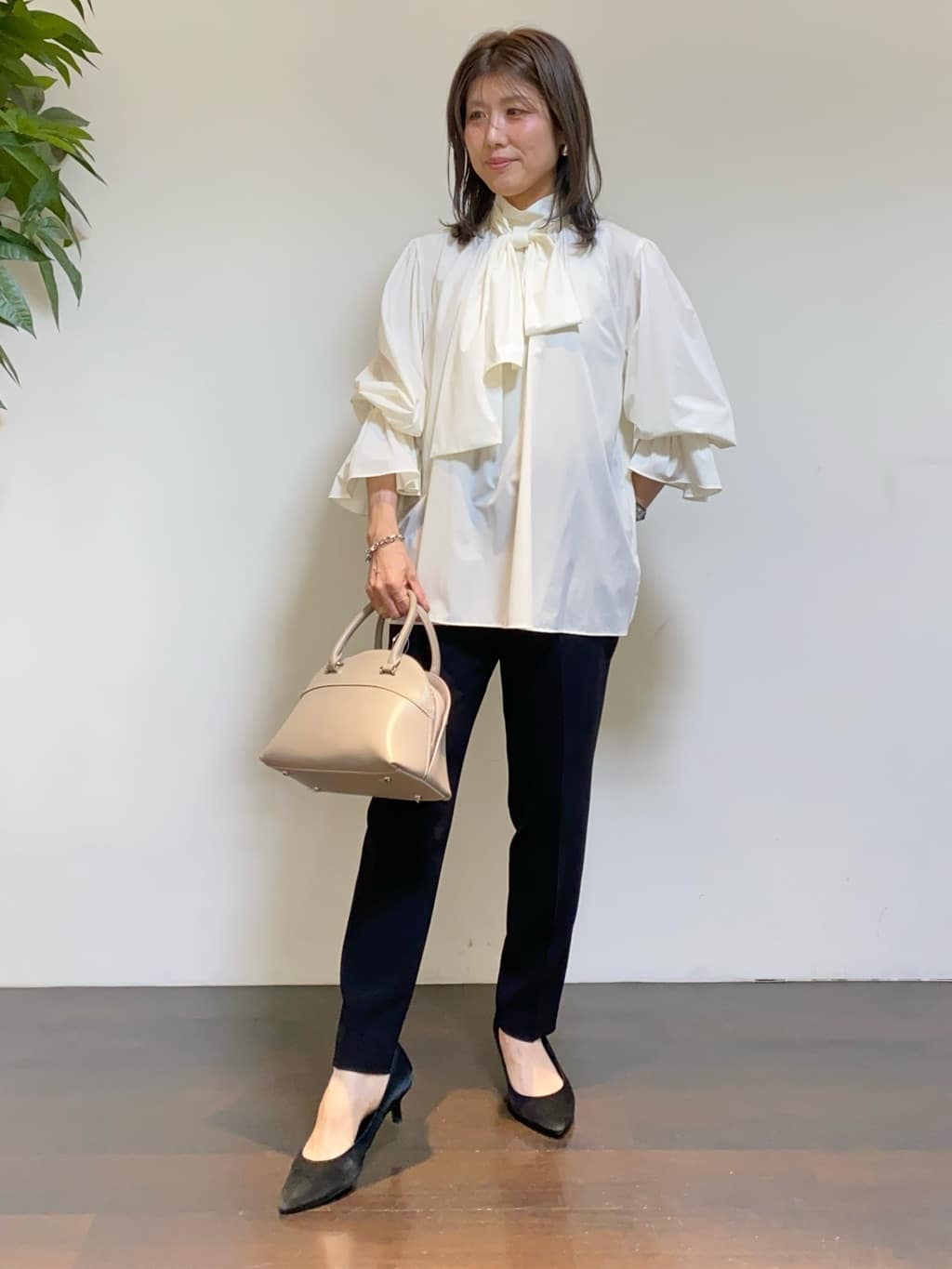 tomoさんの「UNTITLED｜◆【セレモニー/華やか】2WAYボウタイブラウス」を使ったコーディネート