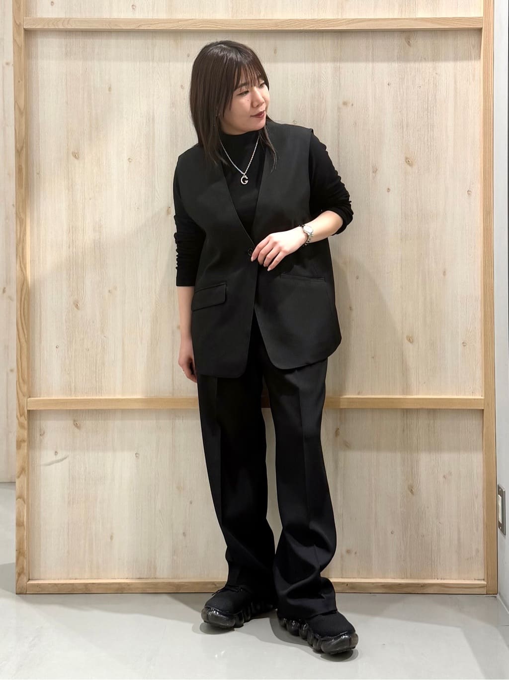 nanaさんの「THE SHOP TK｜【通勤にもカジュアルにも】CAVIAN ジレ/セットアップ可」を使ったコーディネート
