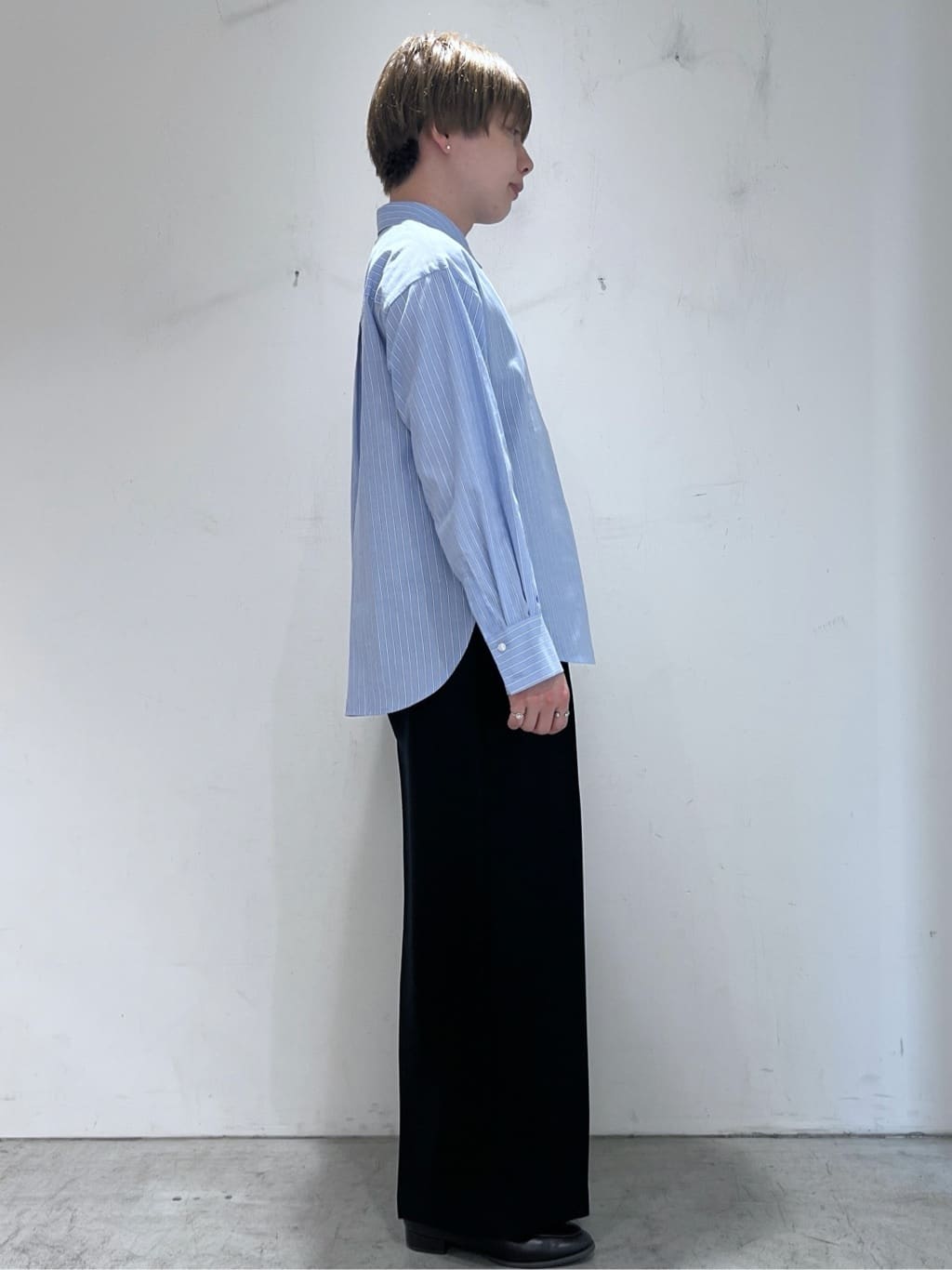 JINさんの「OPAQUE.CLIP｜レギュラーカラーシャツ／ストライプアソート【洗濯機OK】」を使ったコーディネート