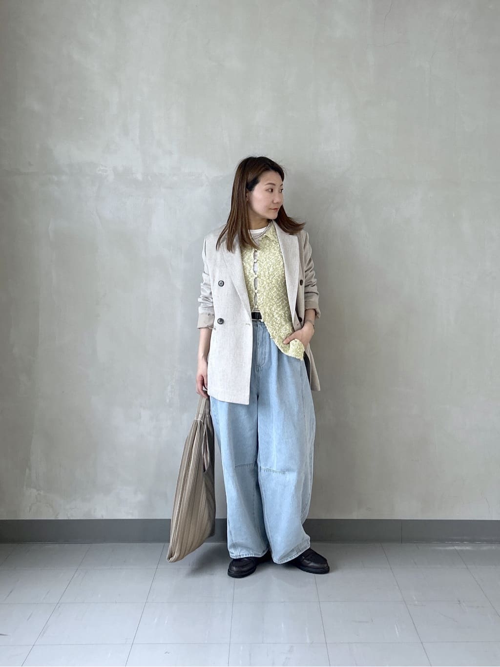 takaさんの「INDIVI｜ダブルブレストオーバージャケット」を使ったコーディネート