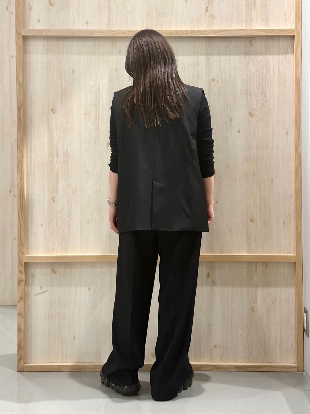 nanaさんの「THE SHOP TK｜【通勤にもカジュアルにも】CAVIAN ジレ/セットアップ可」を使ったコーディネート