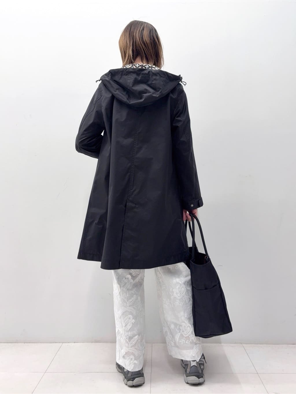 Nishijimaさんの「DRESSTERIOR｜【ウォッシャブル/撥水素材】撥水フーテッドツイルコート」を使ったコーディネート