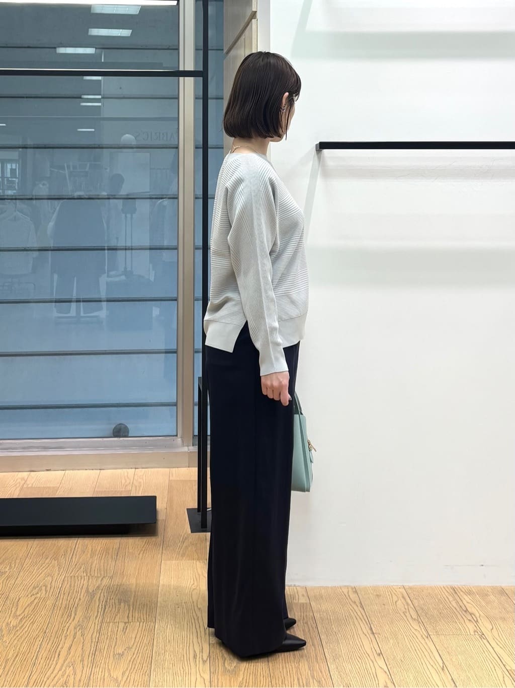 asamiさんの「INDIVI｜【洗える／キレイ色】体型カバー無縫製ニット」を使ったコーディネート