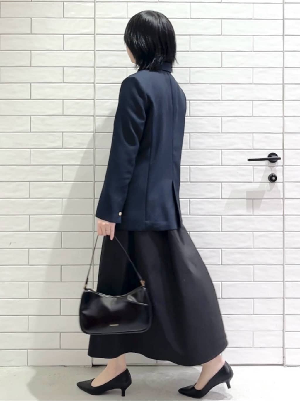 しおりさんの「OPAQUE.CLIP｜金ボタンダブルブレストテーラードジャケット／セットアップ対応【洗える】」を使ったコーディネート
