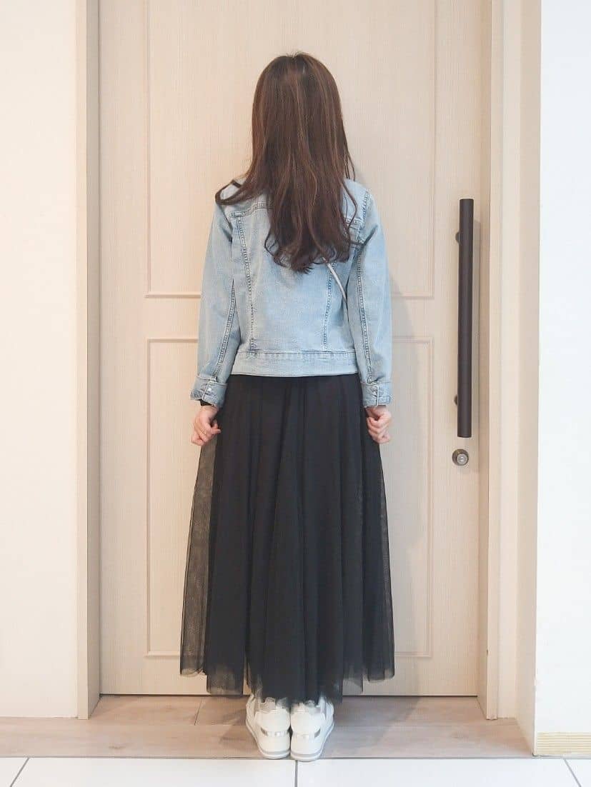 mi-saさんの「SHOO･LA･RUE｜【洗濯機可】セレモニーからデイリーまで ふんわり軽やか チュールギャザースカート」を使ったコーディネート