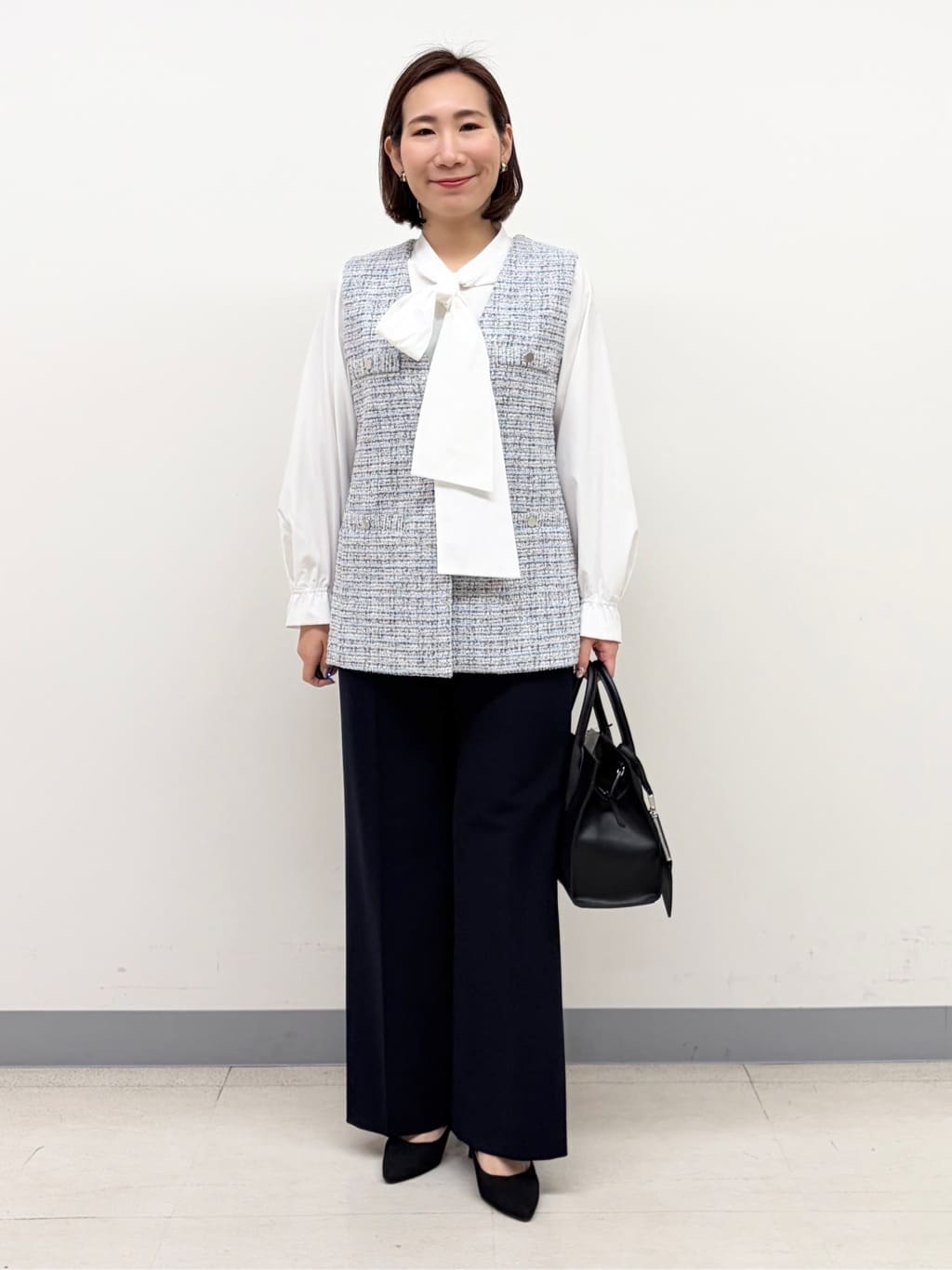 YUKARIさんの「INDIVI｜【2点セット／洗える】ツイードジレ＆ボウタイブラウス」を使ったコーディネート