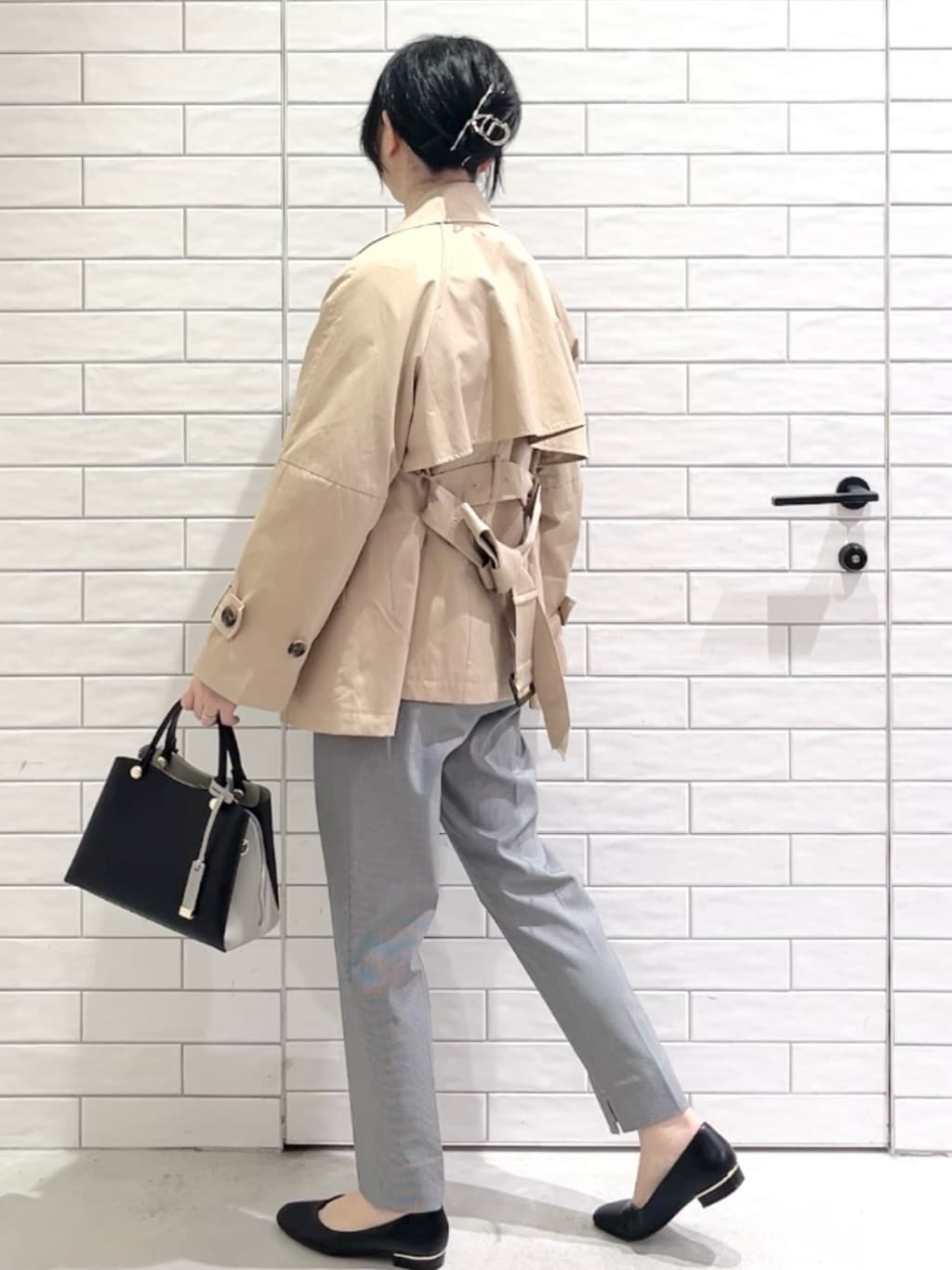 しおりさんの「OPAQUE.CLIP｜ミドルトレンチコート【洗濯機OK】」を使ったコーディネート