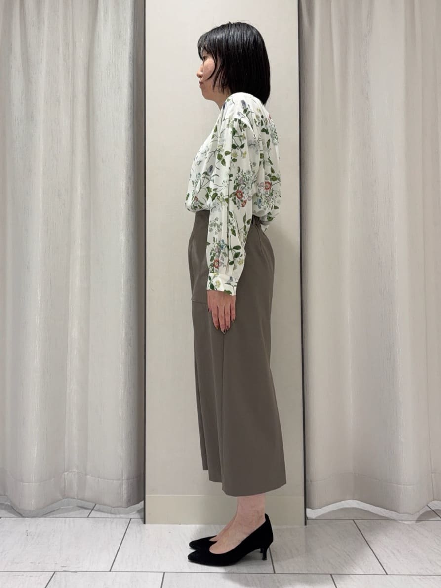 わたなべさんの「UNTITLED｜【花柄/洗える】ボタニカルブラウス」を使ったコーディネート