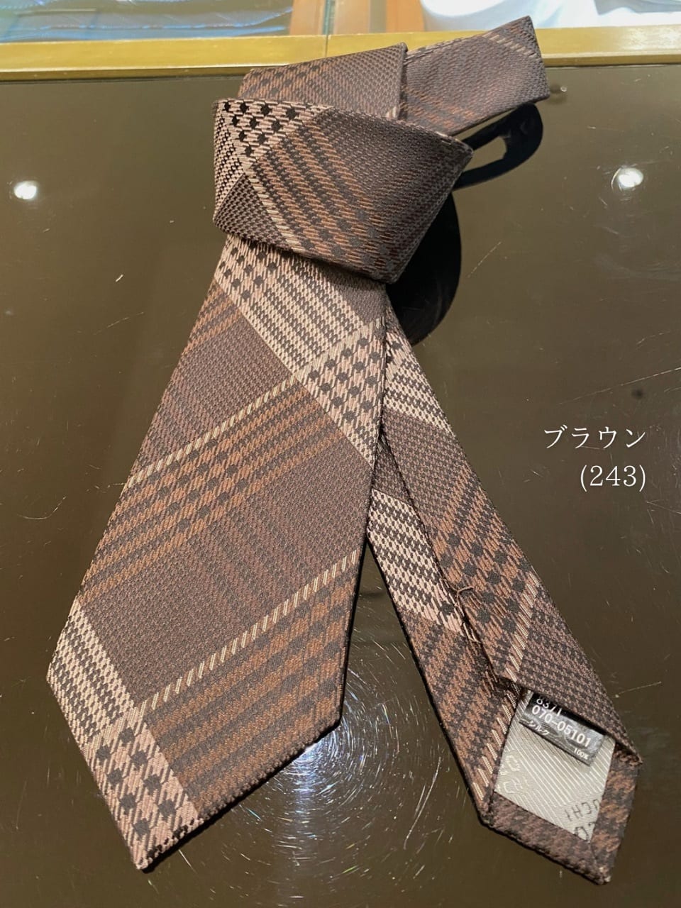 小南大和さんの「TAKEO KIKUCHI｜エリシルク グレンプレイドネクタイ」を使ったコーディネート