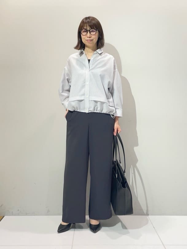 murayamaさんの「INDIVI｜【接触冷感／洗える／2WAY】ドロスト付 シアーシャンブレーシャツ」を使ったコーディネート
