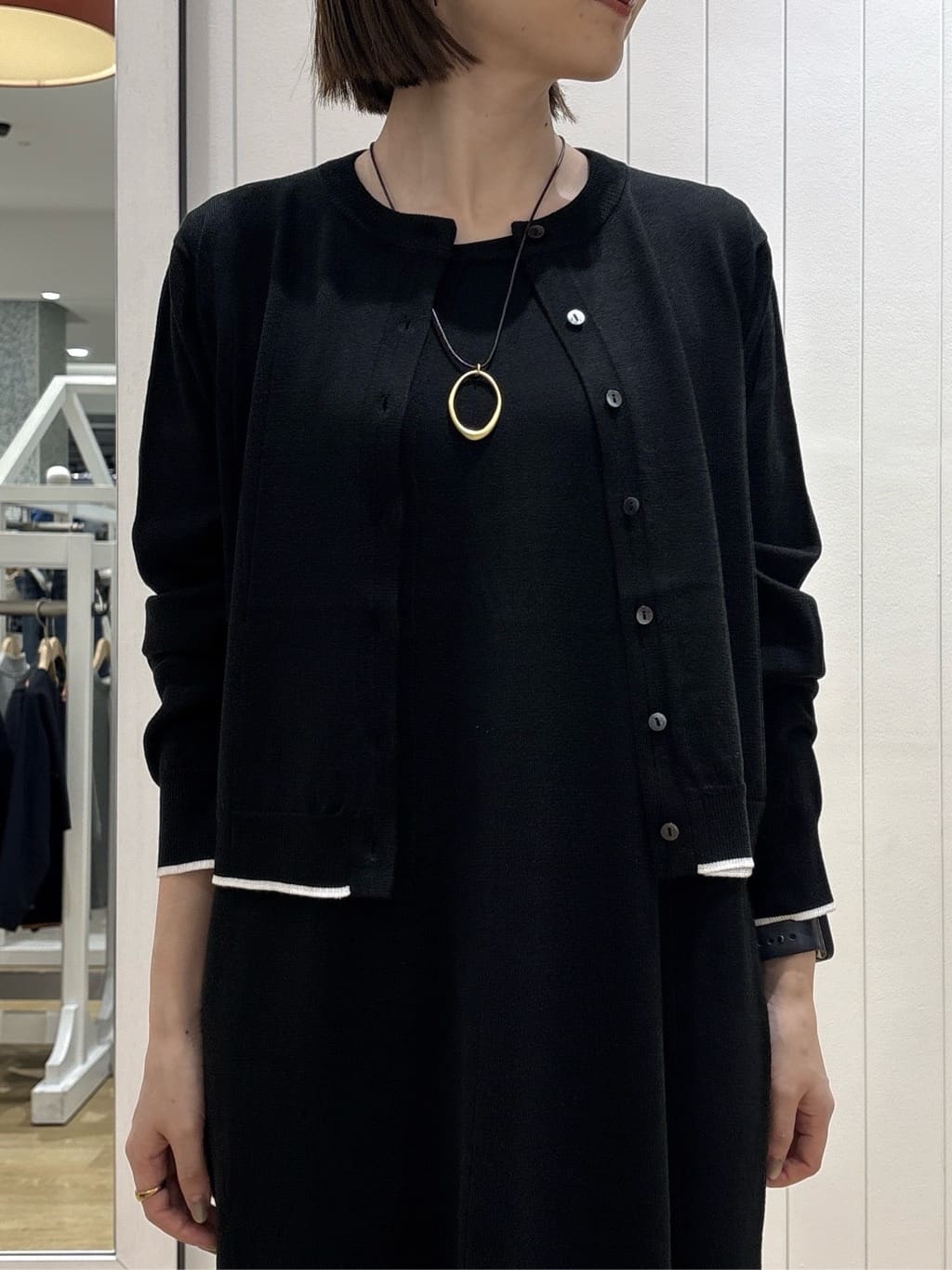 risaさんの「Dessin｜【2点セット・洗える】ニットカーディガン&times;ノースリーブワンピース」を使ったコーディネート
