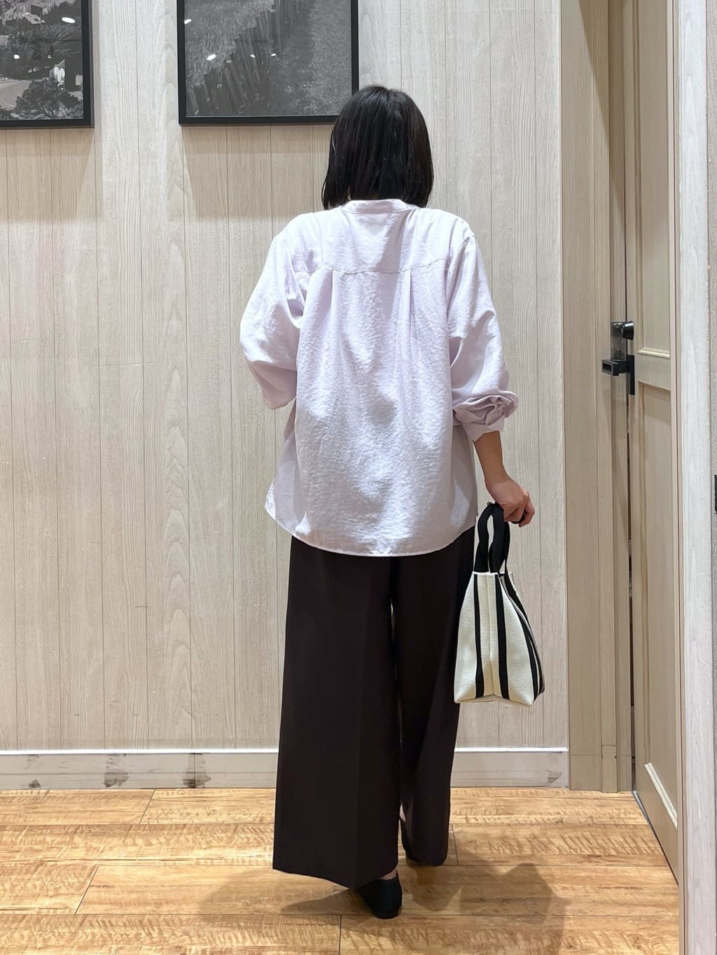 shirayuuuさんの「SHOO･LA･RUE｜【UV/抗菌防臭/洗濯機可】小さめロゴの大人スムースロンT」を使ったコーディネート
