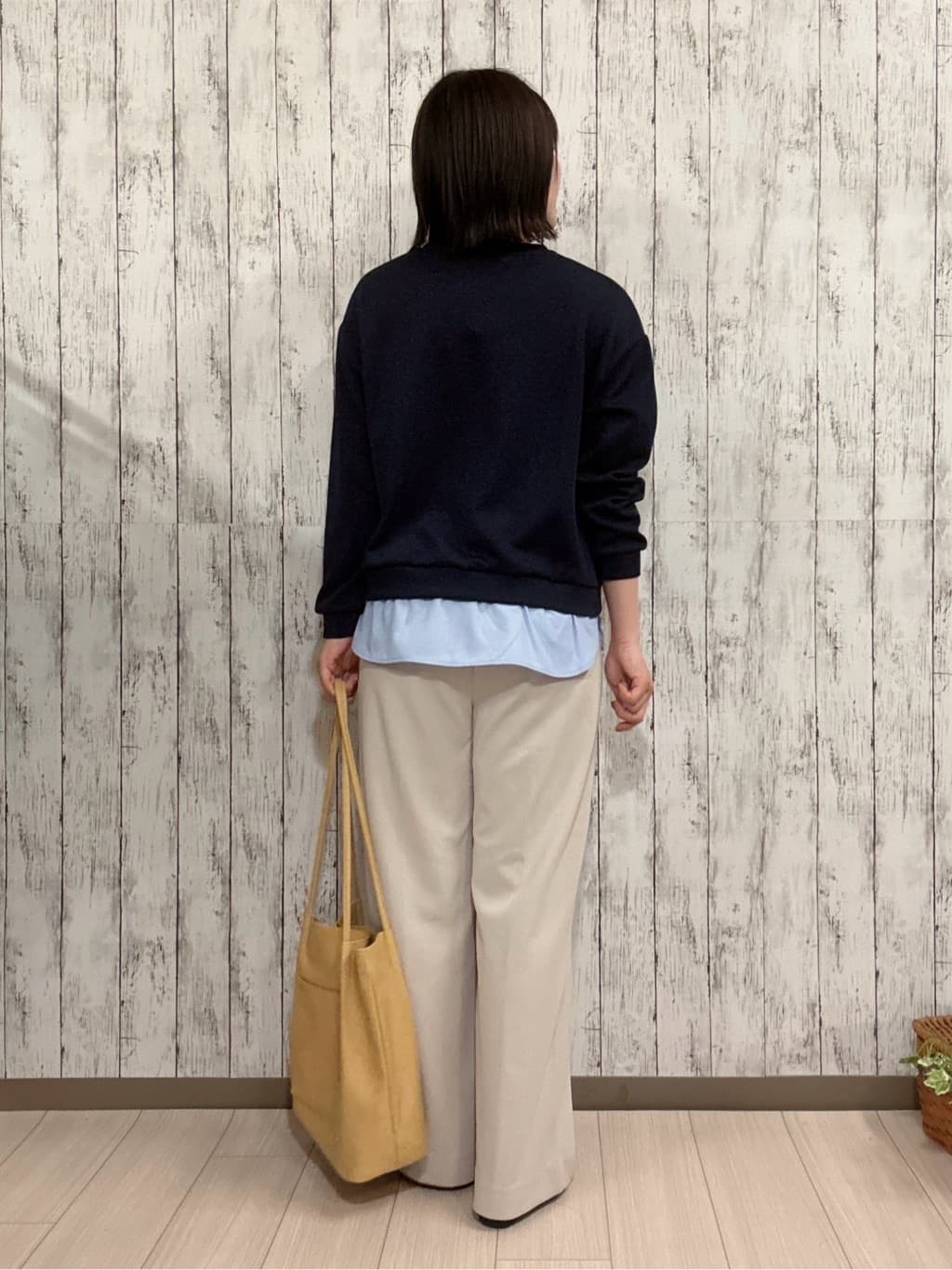 シカさんの「SHOO･LA･RUE｜【洗濯機可】1枚でサマ見え ラメニットソー レイヤード風トップス」を使ったコーディネート