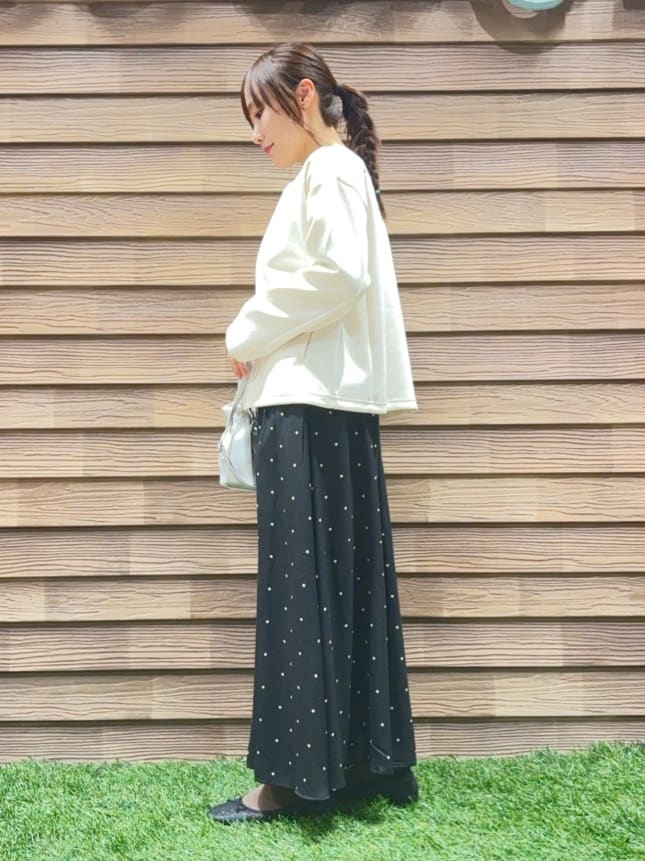 himiさんの「SHOO･LA･RUE｜【UV/抗菌防臭/洗濯機可】小さめロゴの大人スムースロンT」を使ったコーディネート