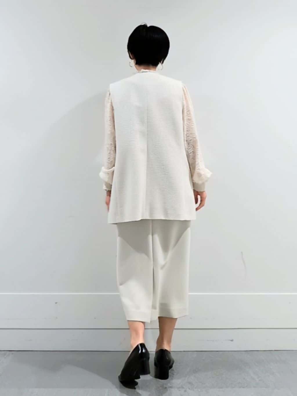 ミズタさんの「UNTITLED｜【オンオフ使える】スラブツイード ジレ」を使ったコーディネート