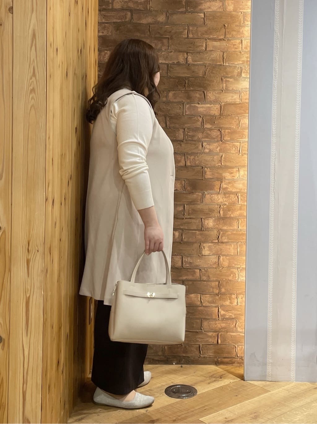 Risaさんの「SHOO･LA･RUE｜【洗濯機可/セットアップ可/S-3L】きちんと楽に。カットジョーゼット ロングジレ」を使ったコーディネート
