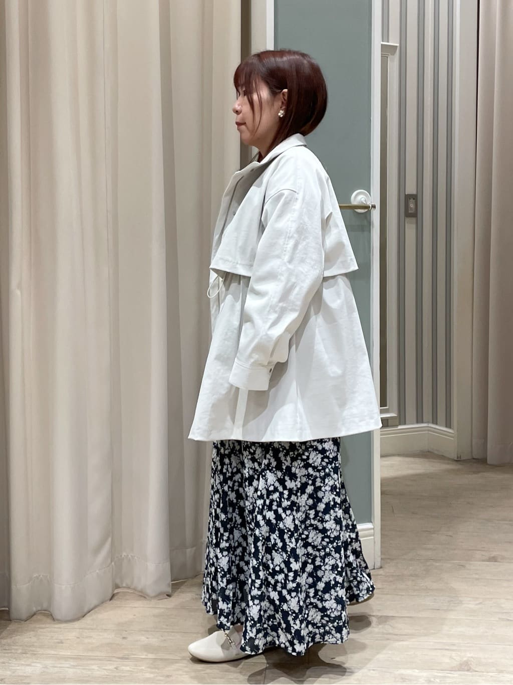 asaさんの「grove｜【撥水／シルエット2WAY】羽織るだけでサマになる、スタンドネックテントラインコート」を使ったコーディネート