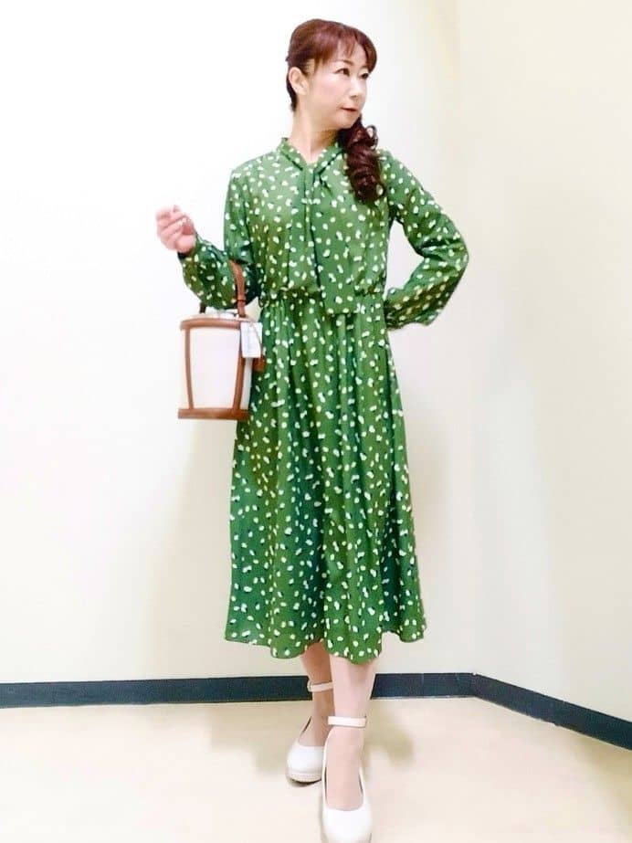 花さんの「Reflect｜【セレモニー／通勤／おでかけに◎】フラワープリントボウタイワンピース」を使ったコーディネート