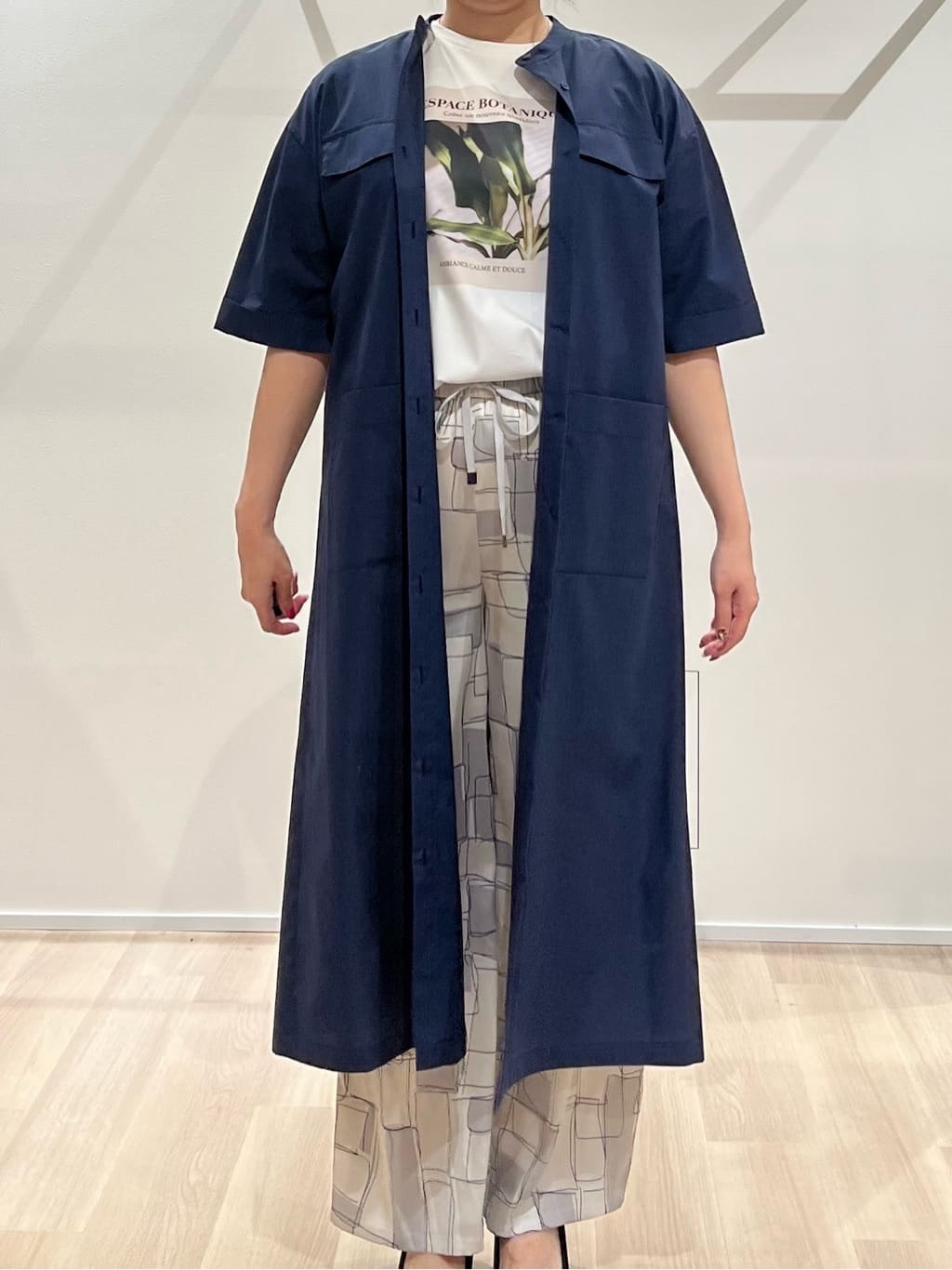 TOMOMIさんの「UNTITLED｜◆【洗える/前開きボタン】シャンブレーシャツワンピース」を使ったコーディネート