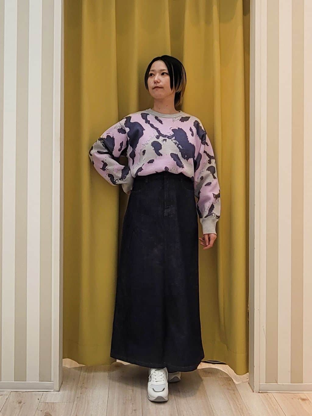 ねぎさんの「SHOO･LA･RUE｜【洗濯機可/S-LL】1枚で華やかに ラメ入りニュアンス柄ニット」を使ったコーディネート