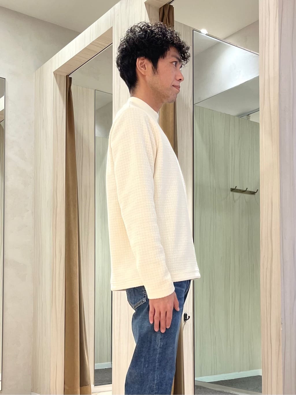 URAさんの「TAKEO KIKUCHI｜モールクオーターモックネック」を使ったコーディネート