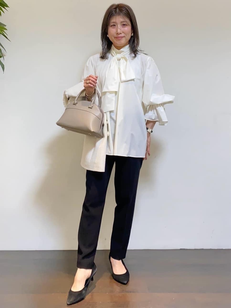 tomoさんの「UNTITLED｜◆【セレモニー/華やか】2WAYボウタイブラウス」を使ったコーディネート