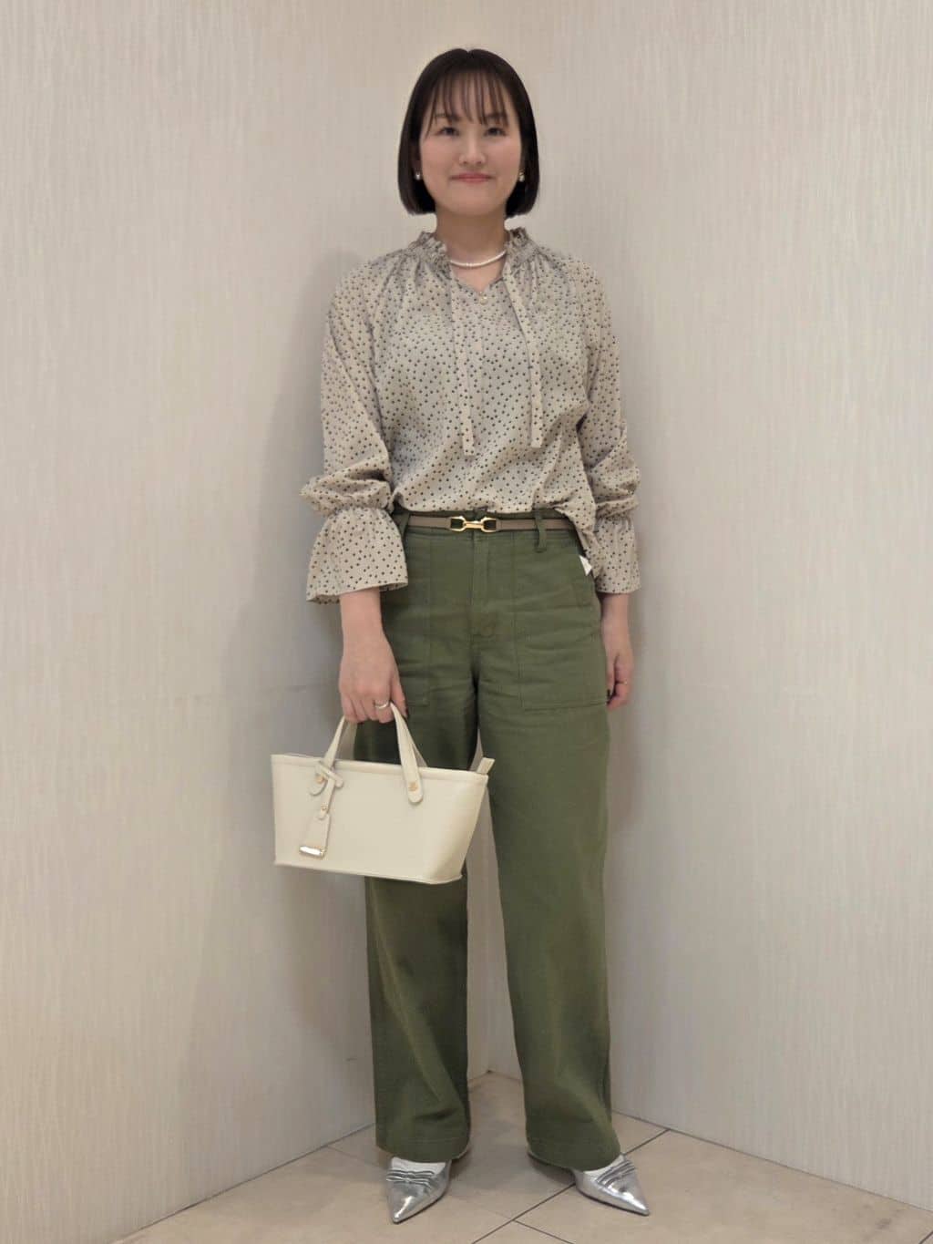 naokoさんの「UNTITLED｜◆【洗える/セットアップ可】ランダムドットブラウス」を使ったコーディネート