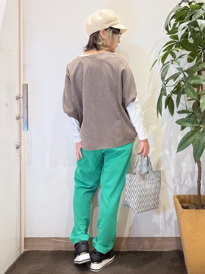 misakiさんの「SHOO･LA･RUE｜【体型カバー/2点セット】ポンチョ風 スエードライクトップス+ロンT」を使ったコーディネート