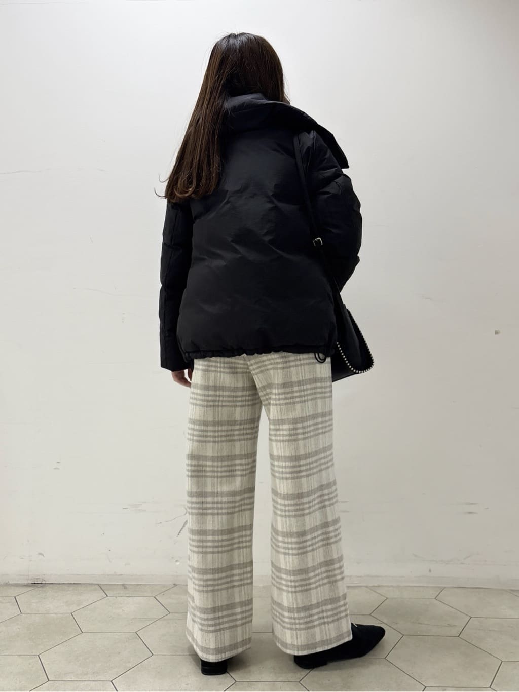 kahoさんの「INDIVI｜【撥水／洗える／デザイン衿】ステッチレス ショートダウンコート」を使ったコーディネート