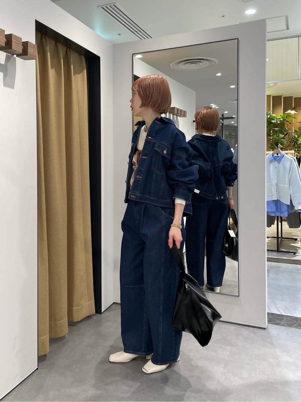 mikuさんの「INDIVI｜バレルデニムパンツ」を使ったコーディネート