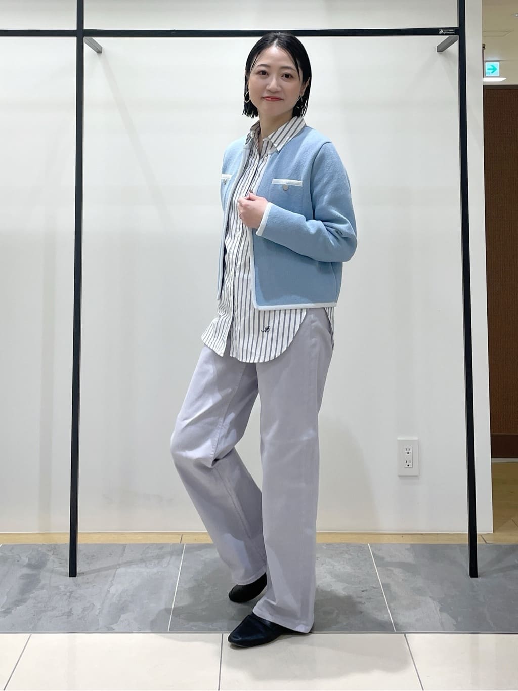shihoさんの「INDIVI｜【2WAY／洗える】ラメストライプ コットン混シャツ」を使ったコーディネート