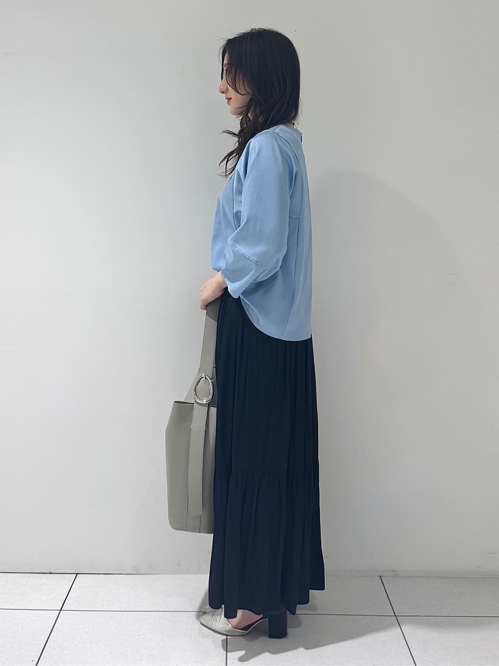 そんさんの「INDIVI｜【洗える／UVケア／SETUP可能】デニムライク ランタン袖ブラウス」を使ったコーディネート