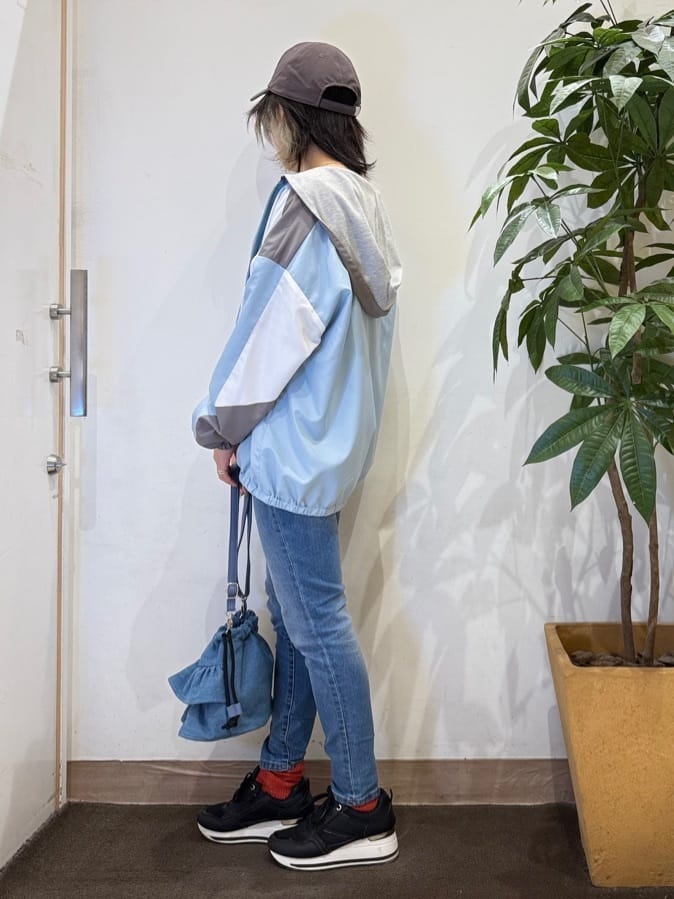 misakiさんの「SHOO･LA･RUE｜【SHOO・LA・RUE DENIM】毎日使いたくなる ストレッチデニムスキニーパンツ」を使ったコーディネート