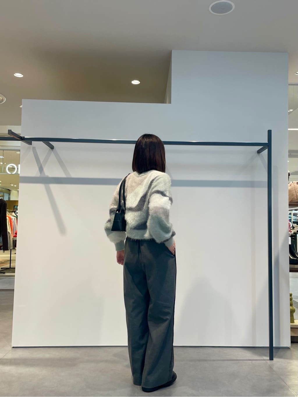 amiさんの「INDIVI｜◆Comfy SET UP｜イージーストレートスラックス【セットアップ対応／通勤／カセット服】」を使ったコーディネート