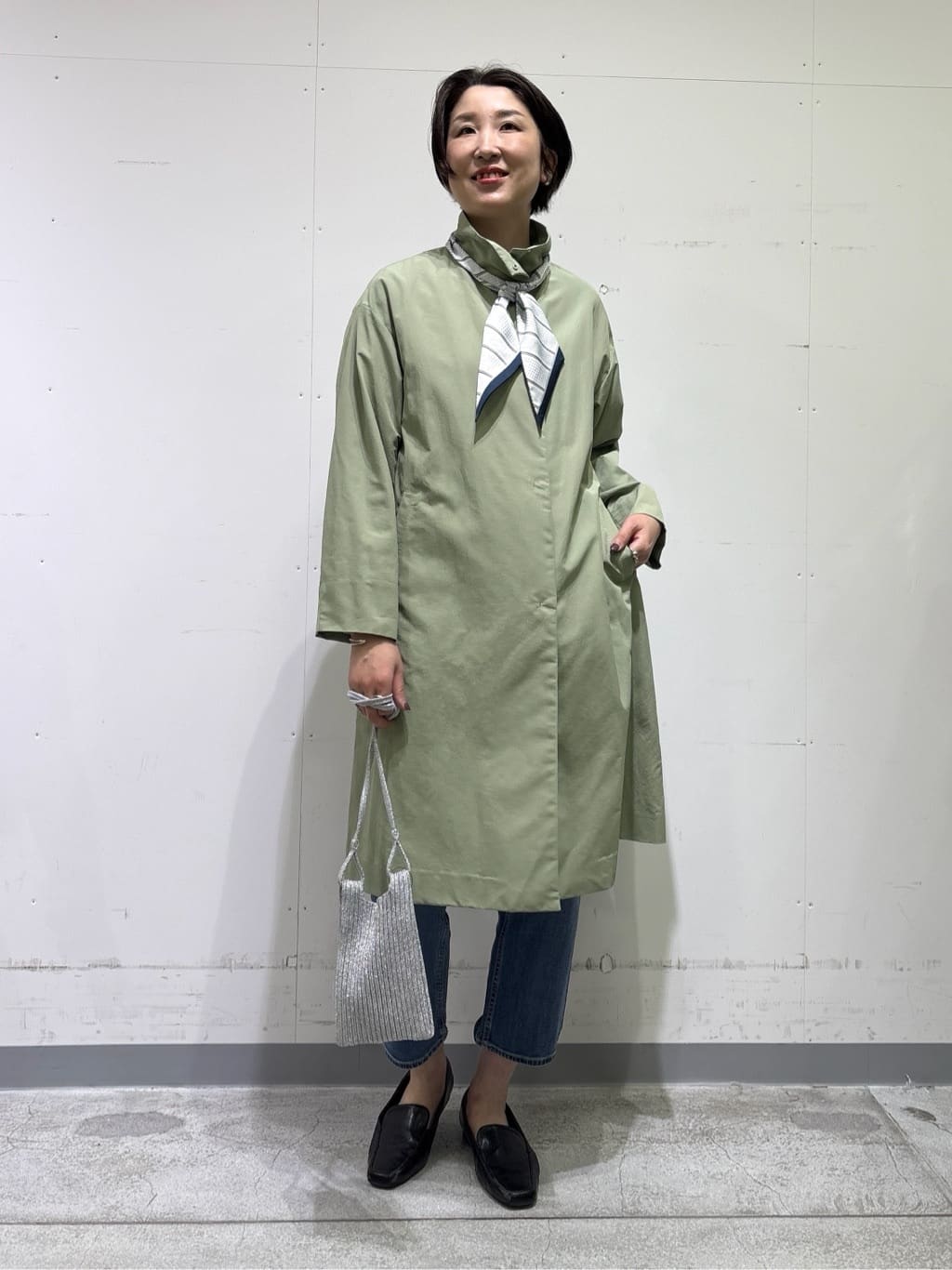 yuriさんの「INDIVI｜【撥水／軽量】ミニマル スタンドカラーコート」を使ったコーディネート