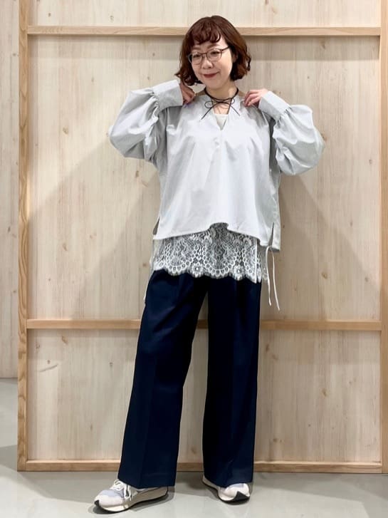 nakoさんの「THE SHOP TK｜キーネックストライプドロストシャツブラウス」を使ったコーディネート