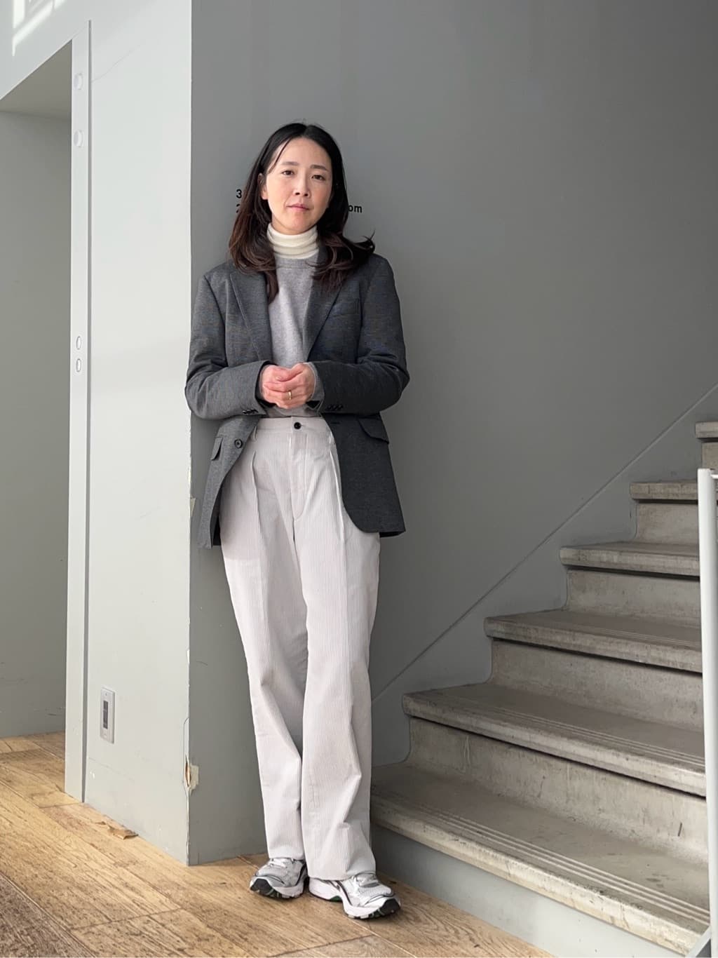 神野（jinno）さんの「TAKEO KIKUCHI｜【Air Palette Knit】ワンポイント カラーニット プルオーバー」を使ったコーディネート