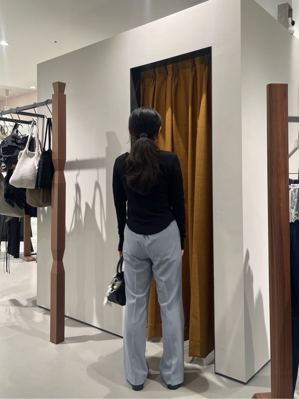Uminoさんの「INDIVI｜バックオープンリブ長袖Tシャツ」を使ったコーディネート
