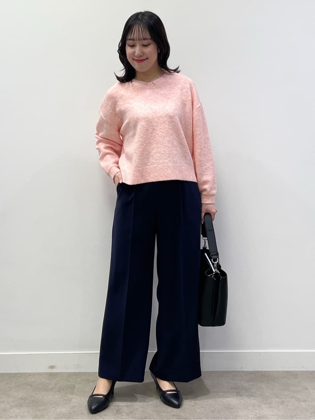 yukariさんの「Reflect｜【選べる5色／ゆったりシルエット】Vネックスパンコールニット」を使ったコーディネート